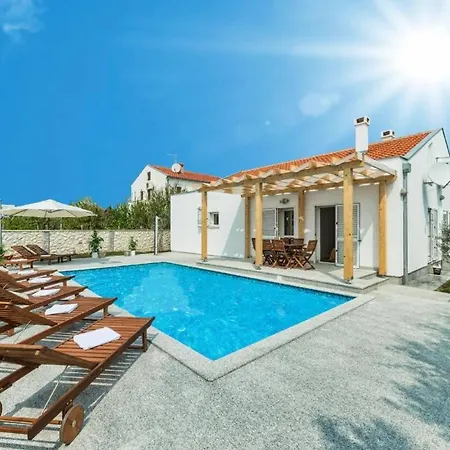 Villa With Pool Near Beautiful Sandy - By Traveler Tourist Agency Krk - Id 2506