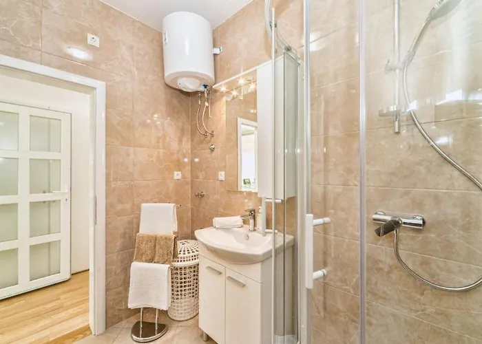 Villa With Pool Near Beautiful Sandy - By Traveler Tourist Agency Krk - Id 2506 Privlaka (Zadar)