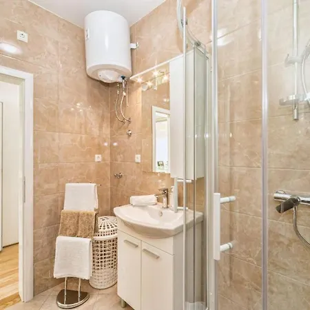 Villa With Pool Near Beautiful Sandy - By Traveler Tourist Agency Krk - Id 2506 Privlaka (Zadar)