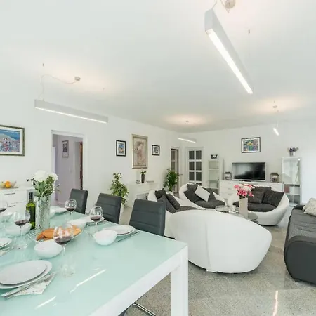 Villa With Pool Near Beautiful Sandy - By Traveler Tourist Agency Krk - Id 2506 Privlaka (Zadar)
