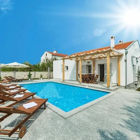 Villa With Pool Near Beautiful Sandy - By Traveler Tourist Agency Krk - Id 2506
