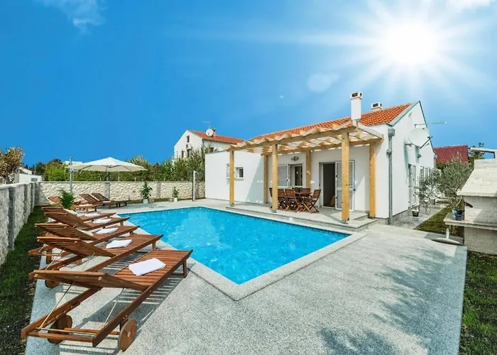 Villa With Pool Near Beautiful Sandy - By Traveler Tourist Agency Krk - Id 2506